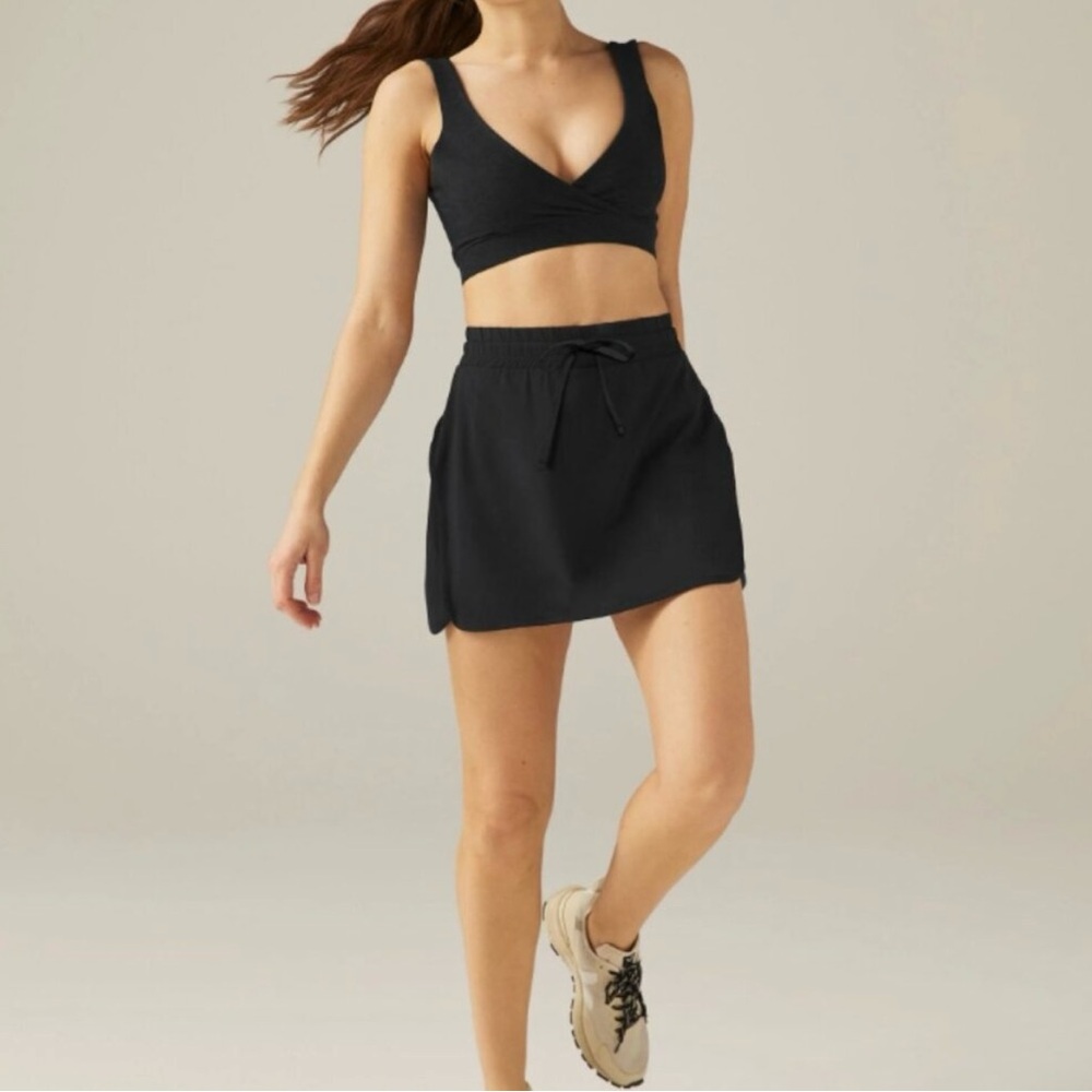 NWT Beyond Yoga In Stride Lined Skirt Stretch Woven XS Black Built-In Shorts $88 - Picture 3 of 15